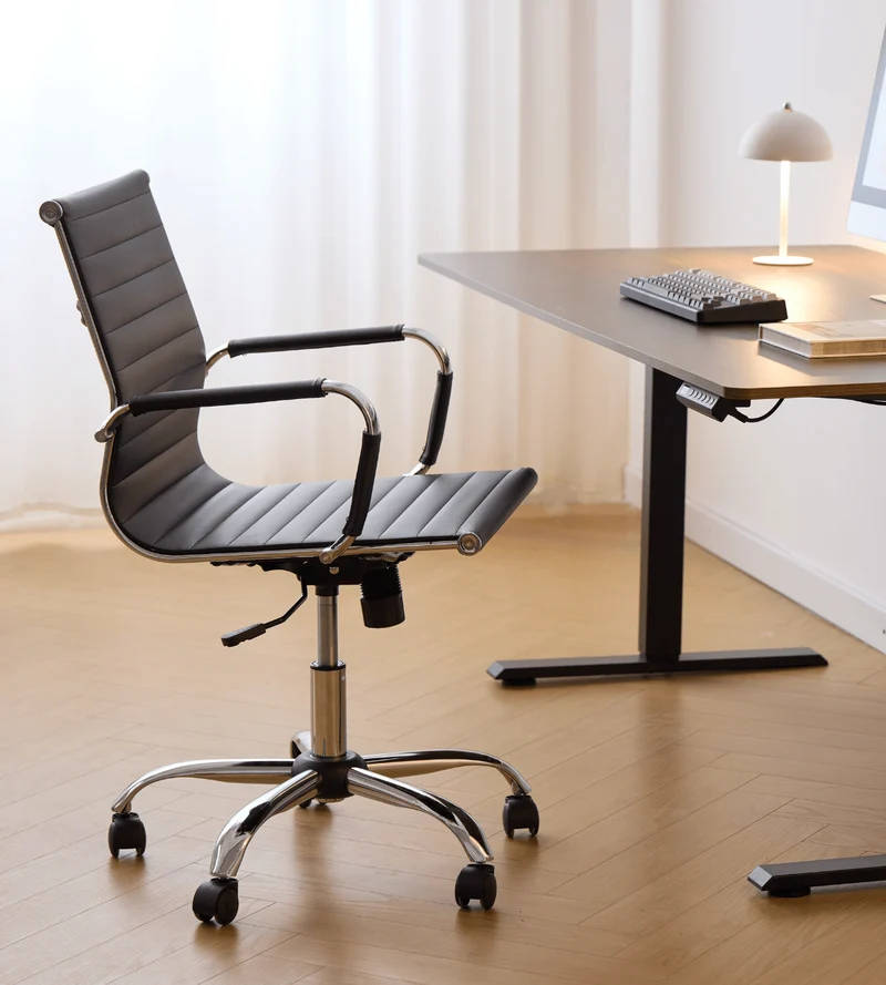 Benjamin-Bürostuhl mit Armlehnen in Schwarz/Chrom