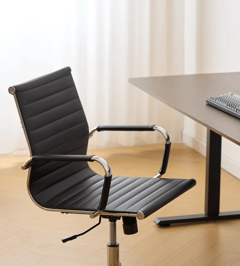 Benjamin-Bürostuhl mit Armlehnen in Schwarz/Chrom