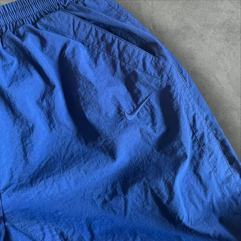 Nike Vintage Nylon Trackpants – Crinkle Look – Navy – ca. 2000 (L)
