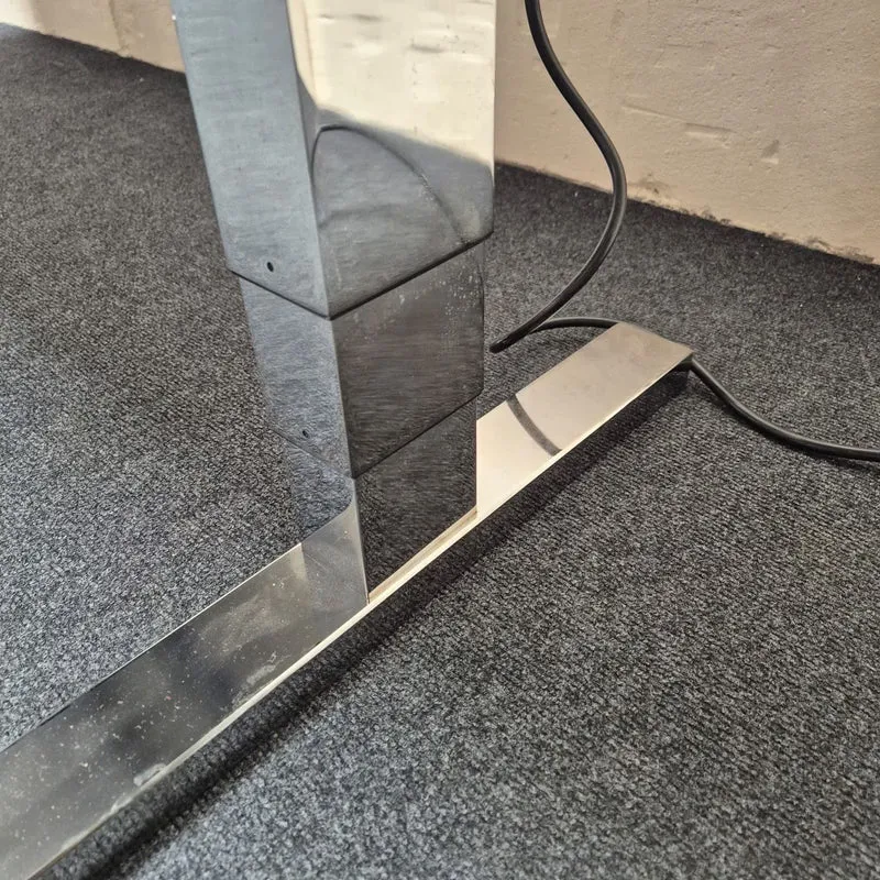 Elektrisch höhenverstellbarer Schreibtisch - Dobergo