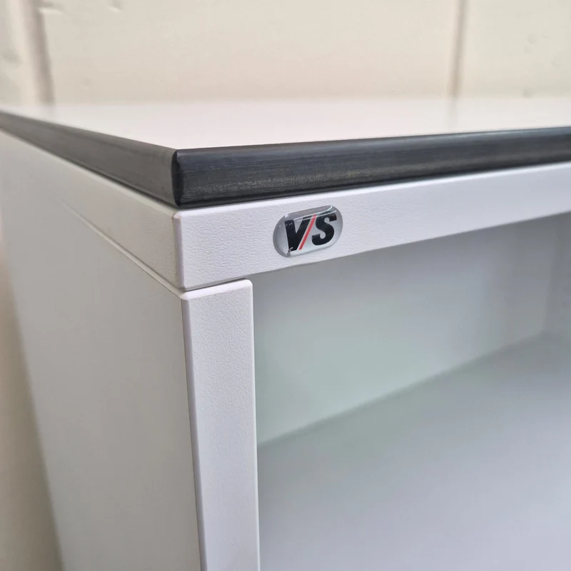 Sideboard /VS Büromöbel / weiß / Querrolllade silbergrau / 3 Ordnerhöhen / 120 cm
