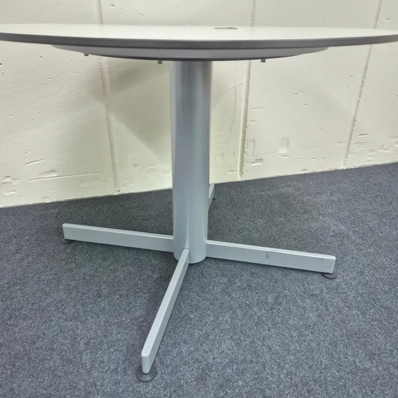 Besprechungstisch / VS Büromöbel / weiß / 100 cm Durchmesser