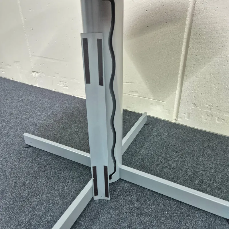 Besprechungstisch / VS Büromöbel / weiß / 100 cm Durchmesser