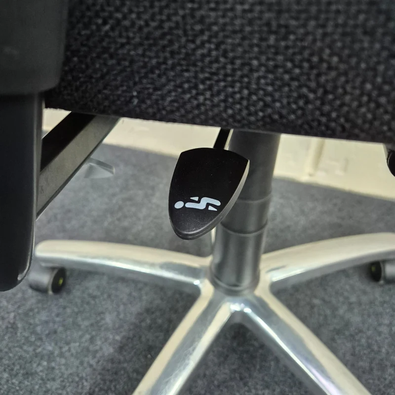 Bürodrehstuhl / RH Axia / schwarz /