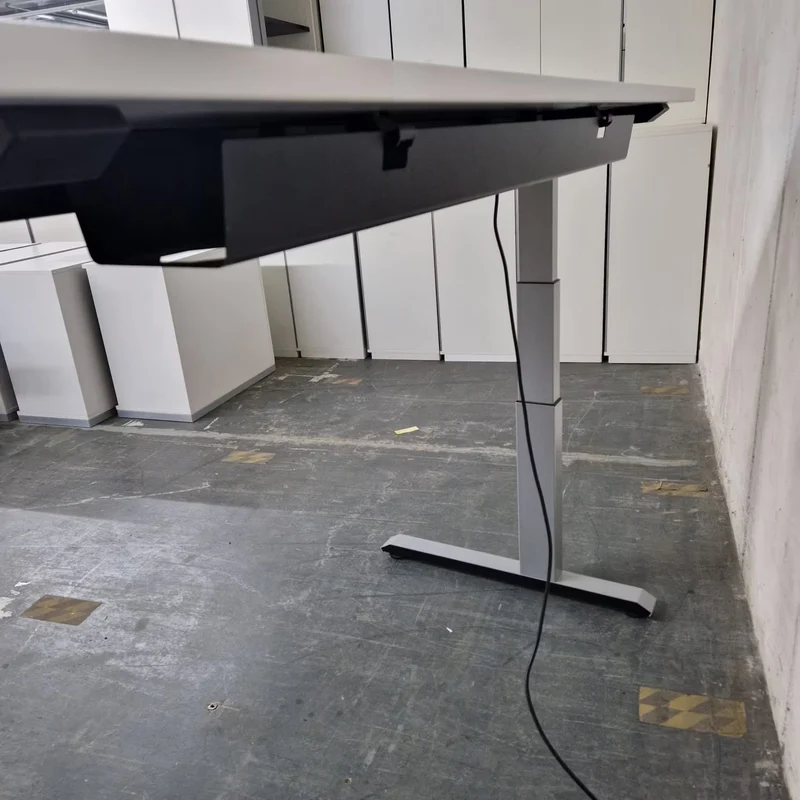Elektrisch höhenverstellbarer Schreibtisch – Sedus Temptation