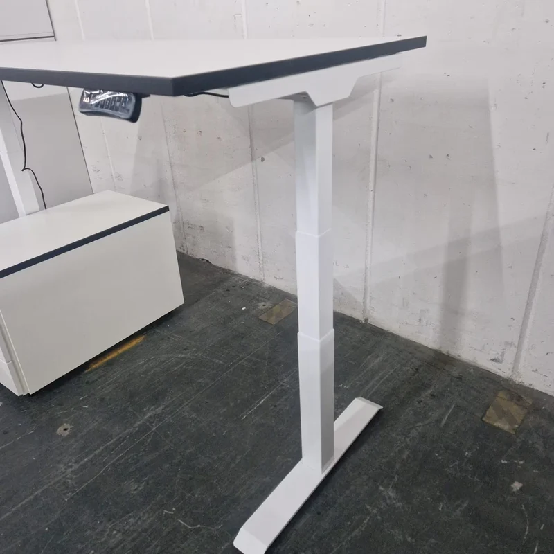 Elektrisch höhenverstellbarer Schreibtisch – Neu