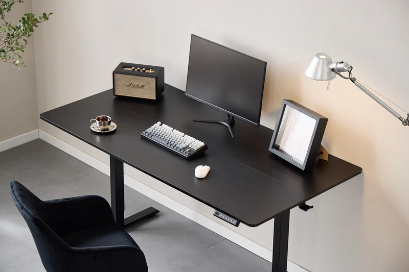 Damian höhenverstellbarer Schreibtisch 160x80 cm in schwarz