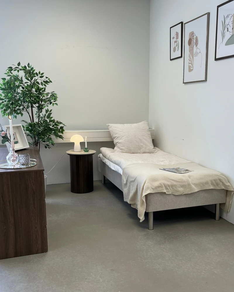 Premium Boxspringbett in Beige 90x200 cm mit 7 cm Memoryschaum Topper, exkl. Bettbeine