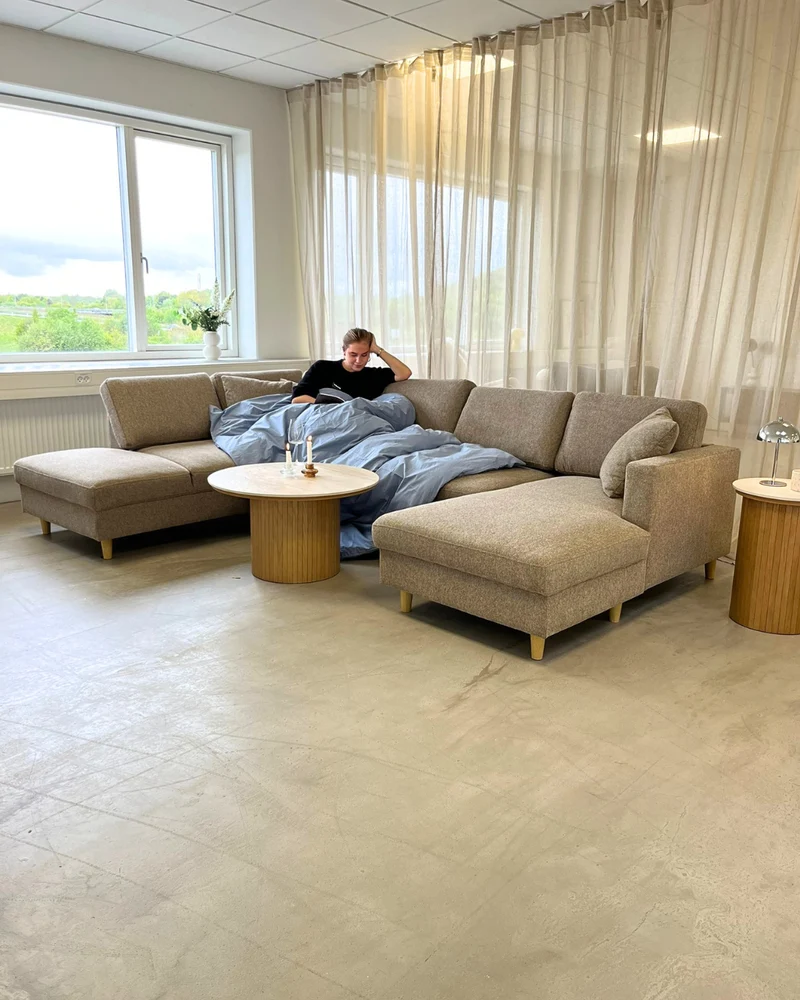 Jennifer rechtsgewandtes U-Sofa in Sand mit Chaiselongue - L: 300 x T: 208 x H: 82 cm