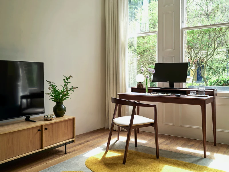 Schreibtisch 01, Nussbaum
