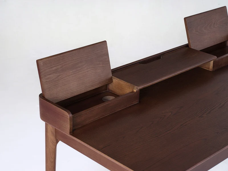 Schreibtisch 01, Nussbaum