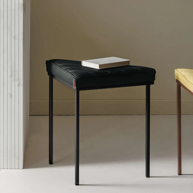 Cube Dreibein Hocker - Leder