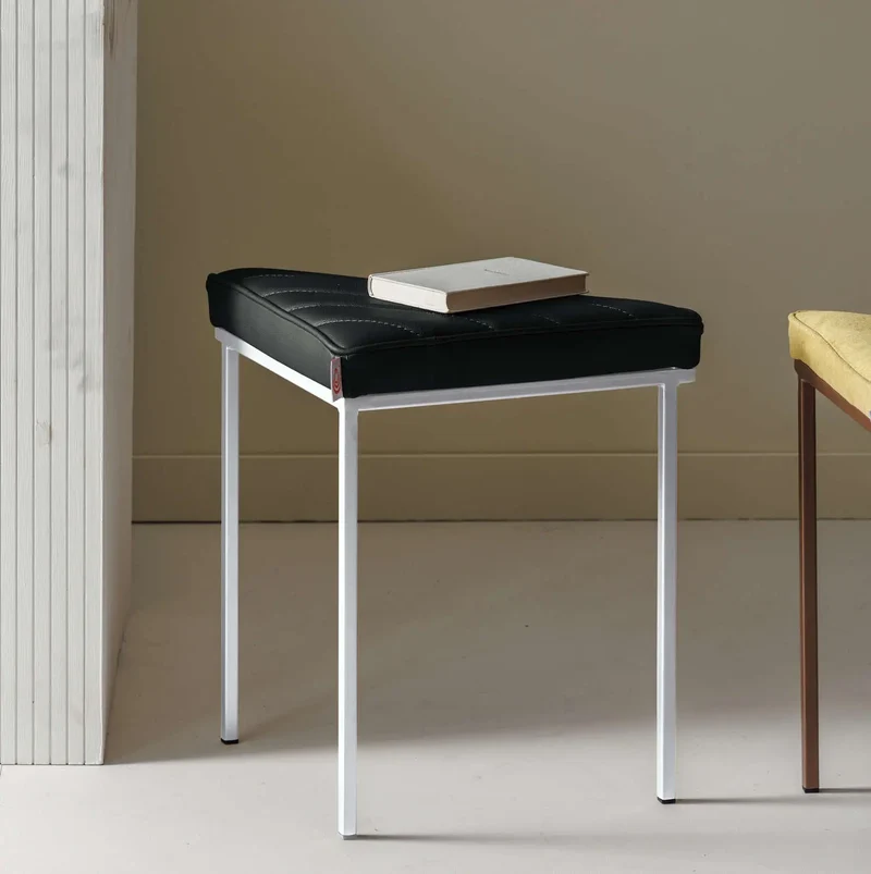 Cube Dreibein Hocker - Leder