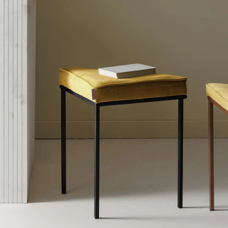 Cube Dreibein Hocker - Velvet Line