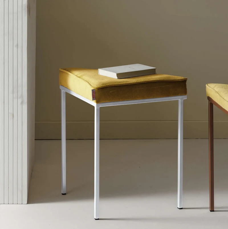 Cube Dreibein Hocker - Velvet Line