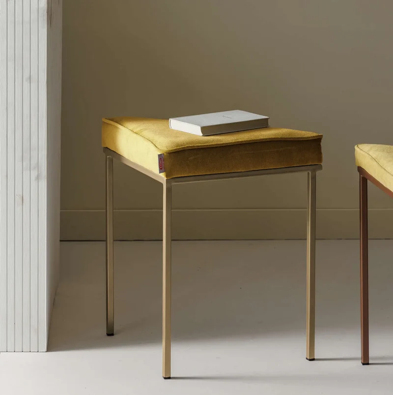 Cube Dreibein Hocker - Velvet Line