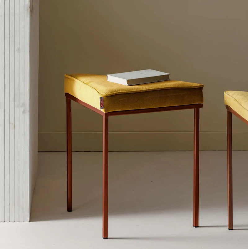 Cube Dreibein Hocker - Velvet Line