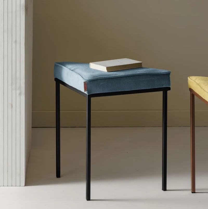 Cube Dreibein Hocker - Velvet Line