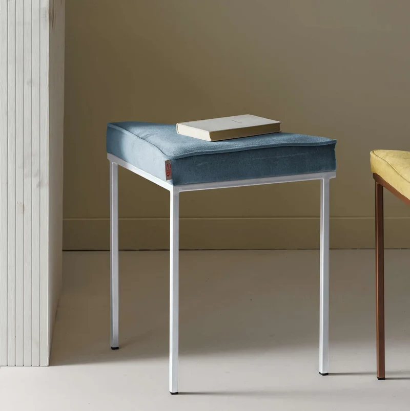 Cube Dreibein Hocker - Velvet Line