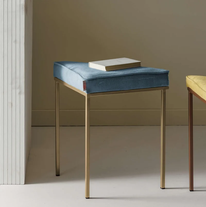 Cube Dreibein Hocker - Velvet Line