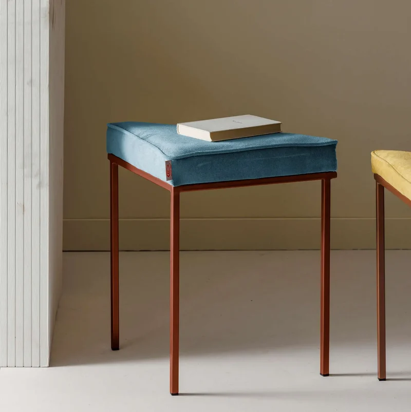 Cube Dreibein Hocker - Velvet Line