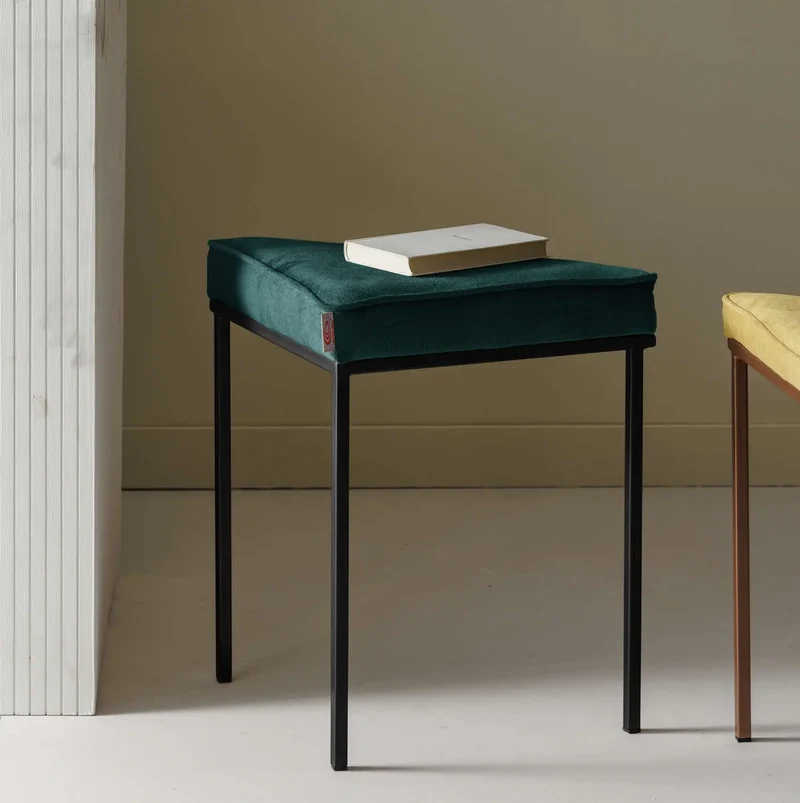 Cube Dreibein Hocker - Velvet Line