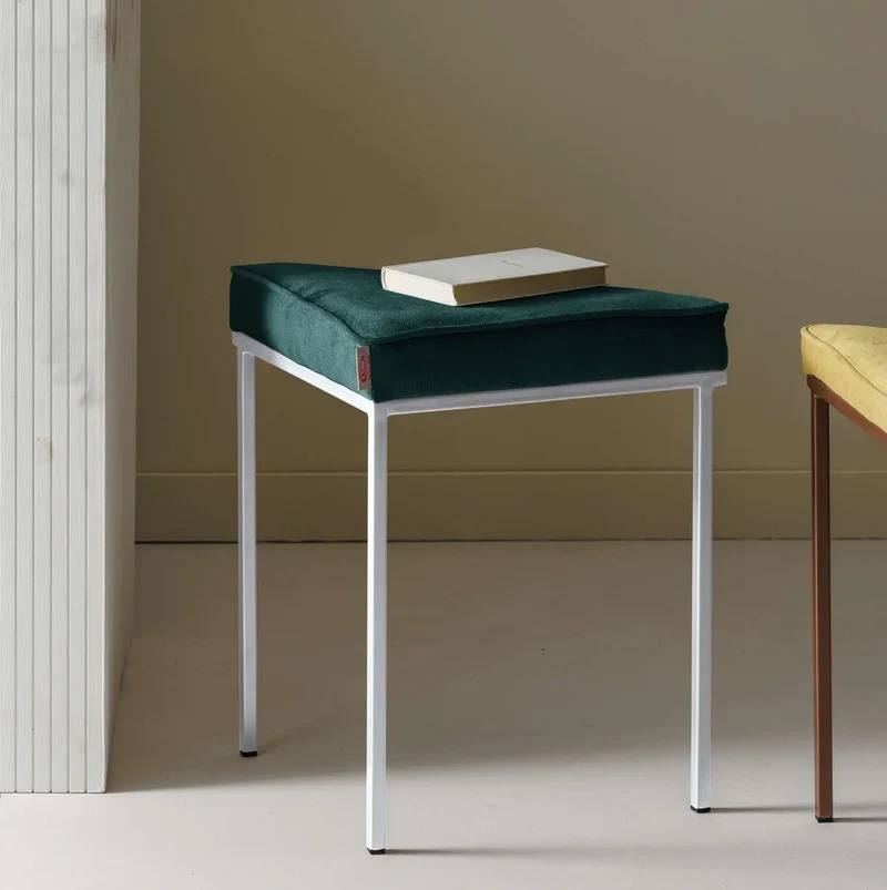 Cube Dreibein Hocker - Velvet Line