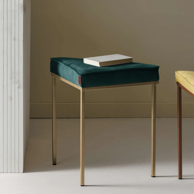 Cube Dreibein Hocker - Velvet Line