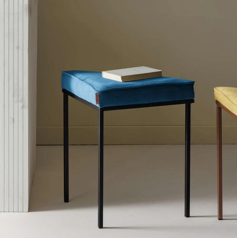 Cube Dreibein Hocker - Velvet Line