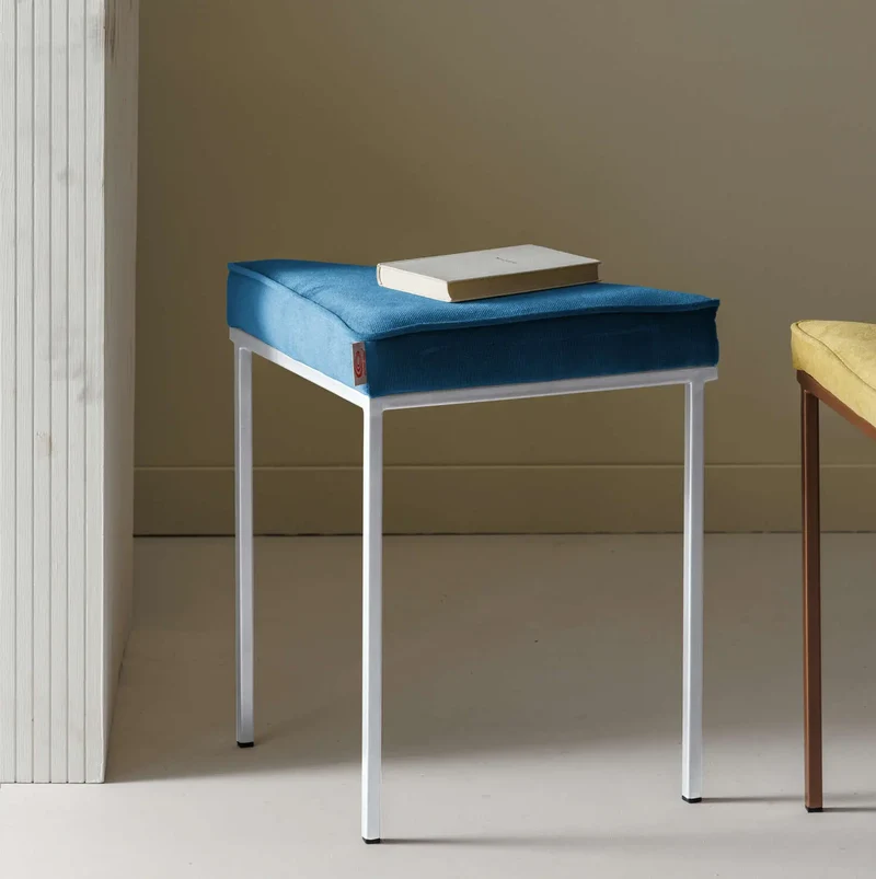 Cube Dreibein Hocker - Velvet Line