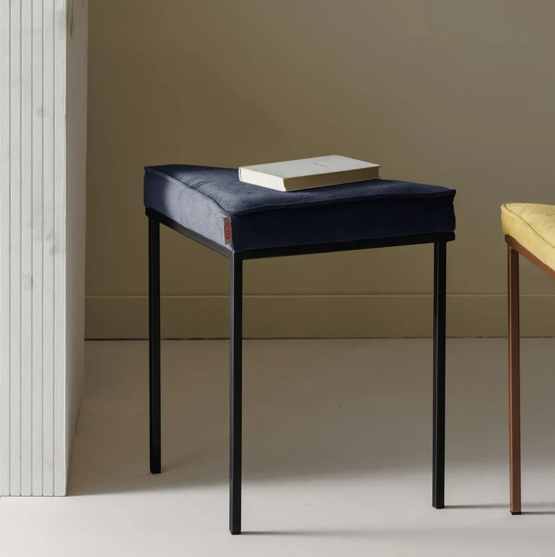Cube Dreibein Hocker - Velvet Line