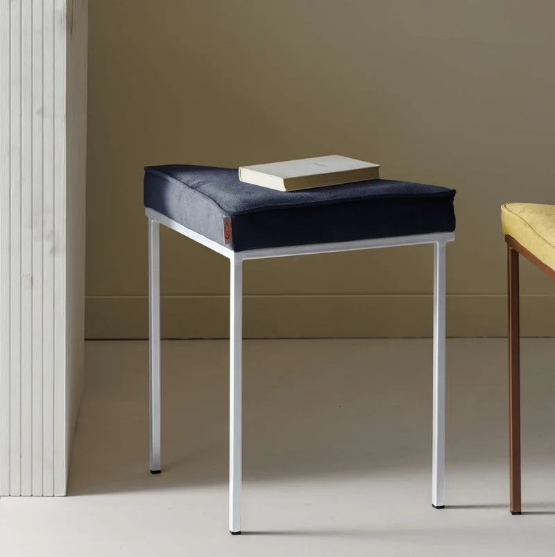 Cube Dreibein Hocker - Velvet Line