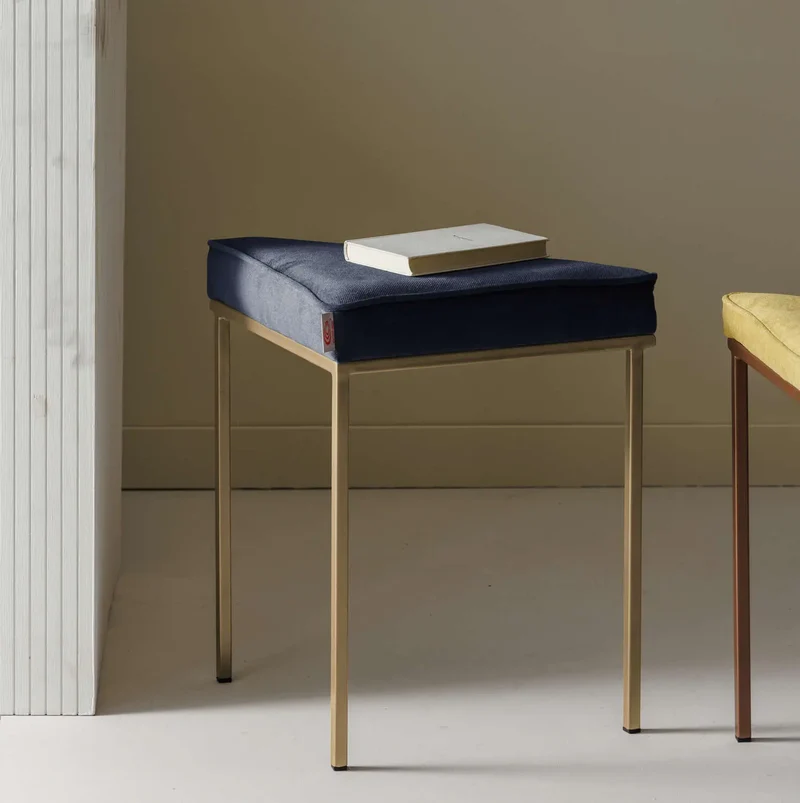 Cube Dreibein Hocker - Velvet Line