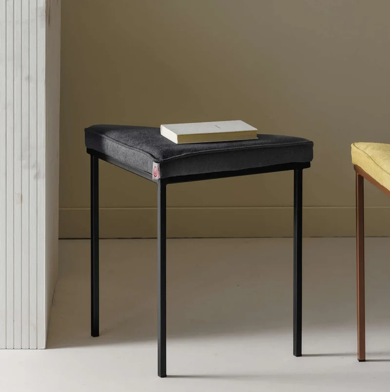 Cube Dreibein Hocker - Basic Line