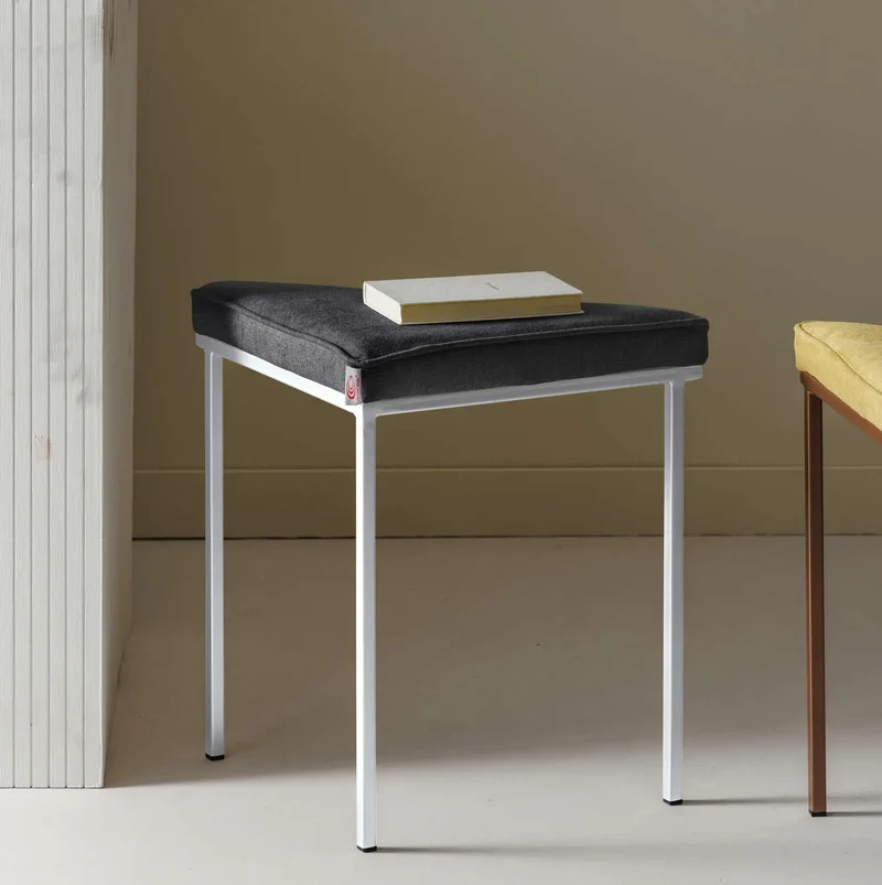 Cube Dreibein Hocker - Basic Line