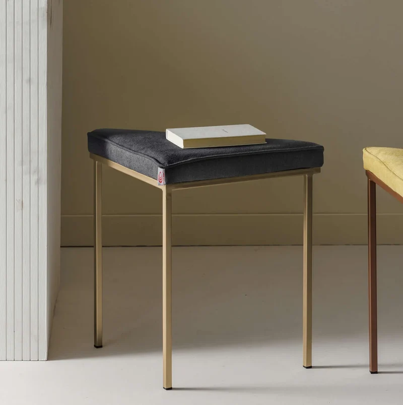 Cube Dreibein Hocker - Basic Line