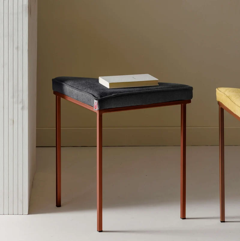 Cube Dreibein Hocker - Basic Line