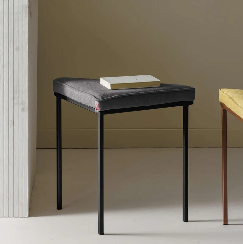 Cube Dreibein Hocker - Basic Line