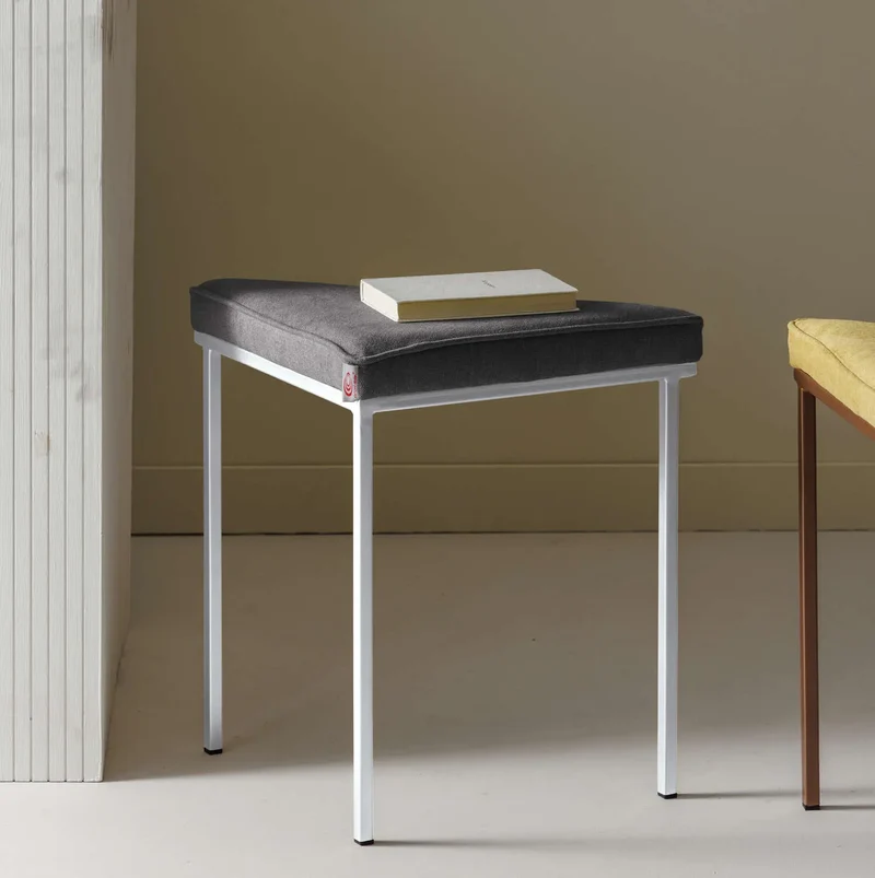 Cube Dreibein Hocker - Basic Line
