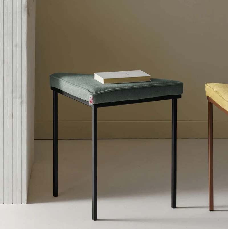 Cube Dreibein Hocker - Basic Line