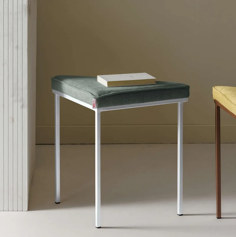 Cube Dreibein Hocker - Basic Line