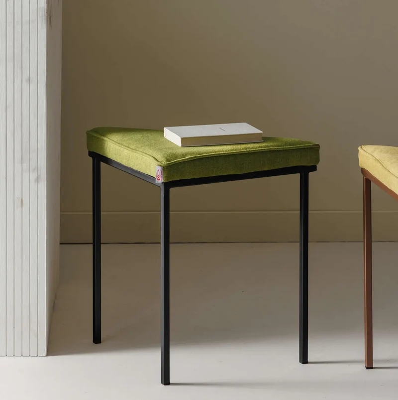 Cube Dreibein Hocker - Basic Line