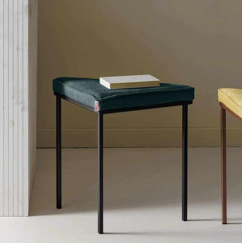 Cube Dreibein Hocker - Basic Line