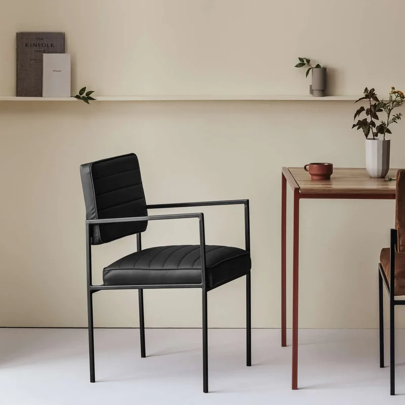 Cube Esstischstuhl mit Armlehnen - Leder Premium