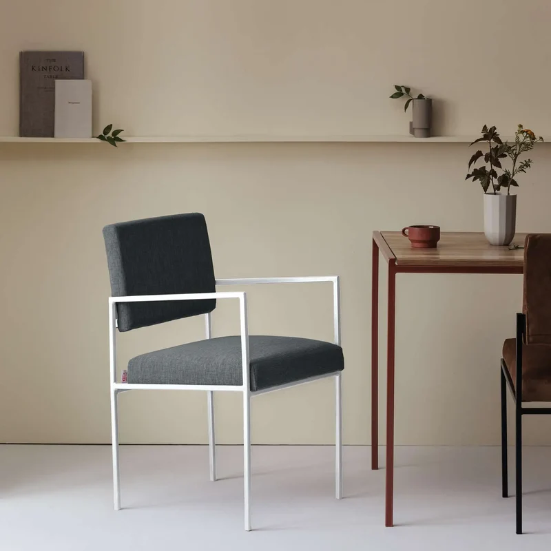 Cube Esstischstuhl mit Armlehnen - New Life