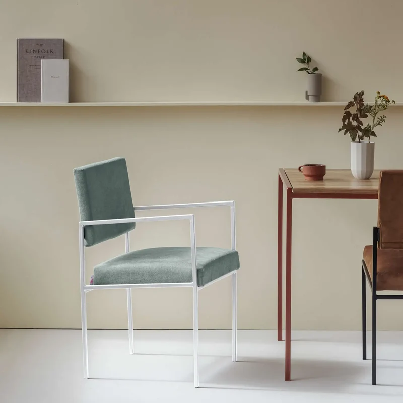 Cube Esstischstuhl mit Armlehnen - Basic Line
