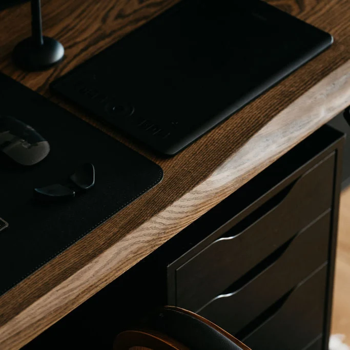 "Terra" Alive Oak Desktop