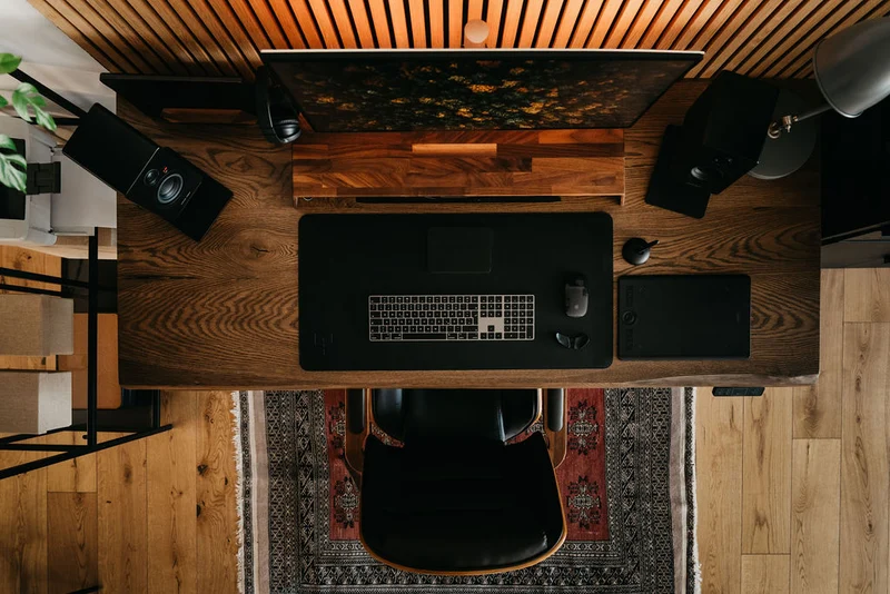 "Terra" Alive Oak Desktop