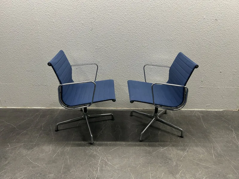 Vitra Eames 108 Blau Konferenzstuhl Blau