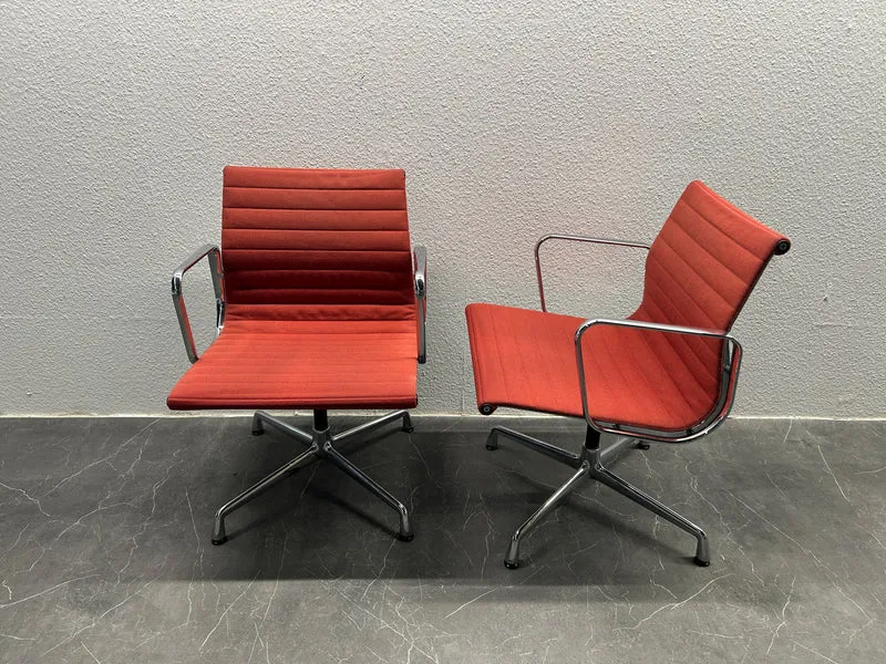 Vitra Eames 107 Rot Konferenzstuhl